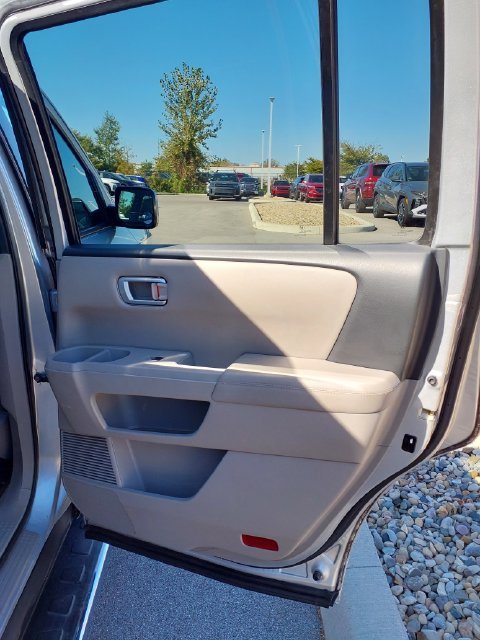 Used 2013 Silver Honda EX-L image 21