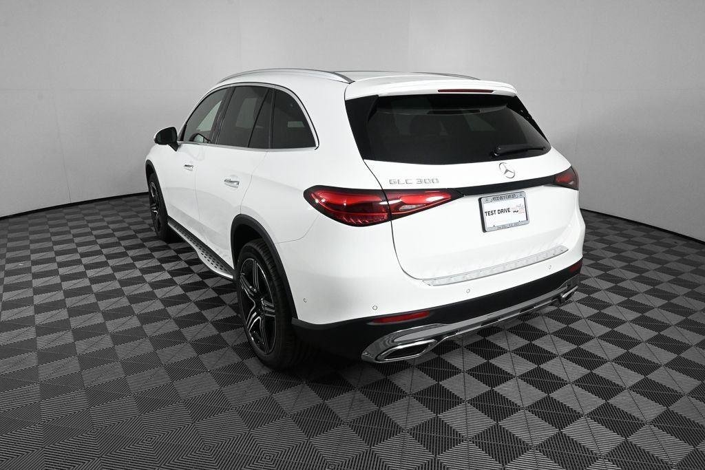 New 2026 Polar White Mercedes-Benz GLC 300 image 4