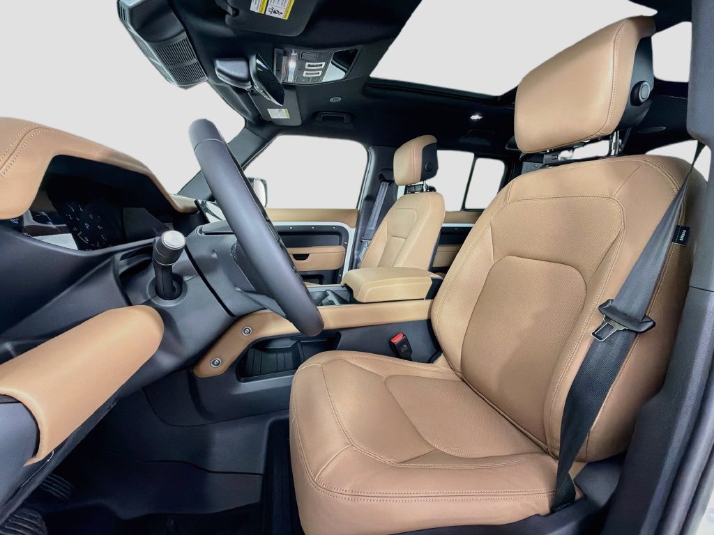 New 2026 Fuji White Land Rover X-Dynamic SE image 22