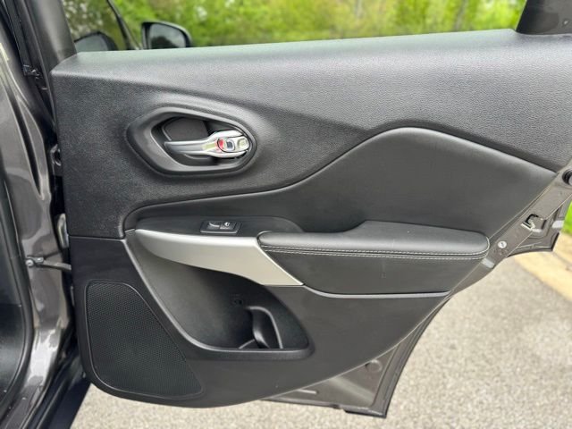 Used 2022 Crystal Metallic Jeep X image 15