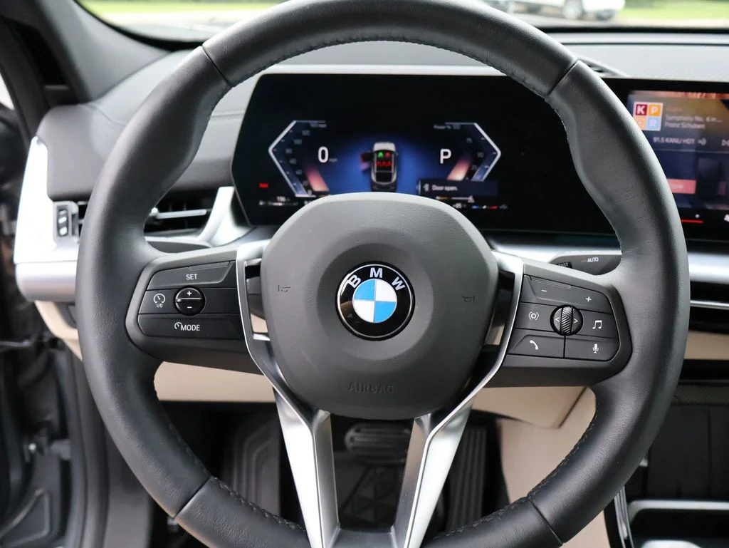 Used 2025 Gray BMW xDrive28i image 33