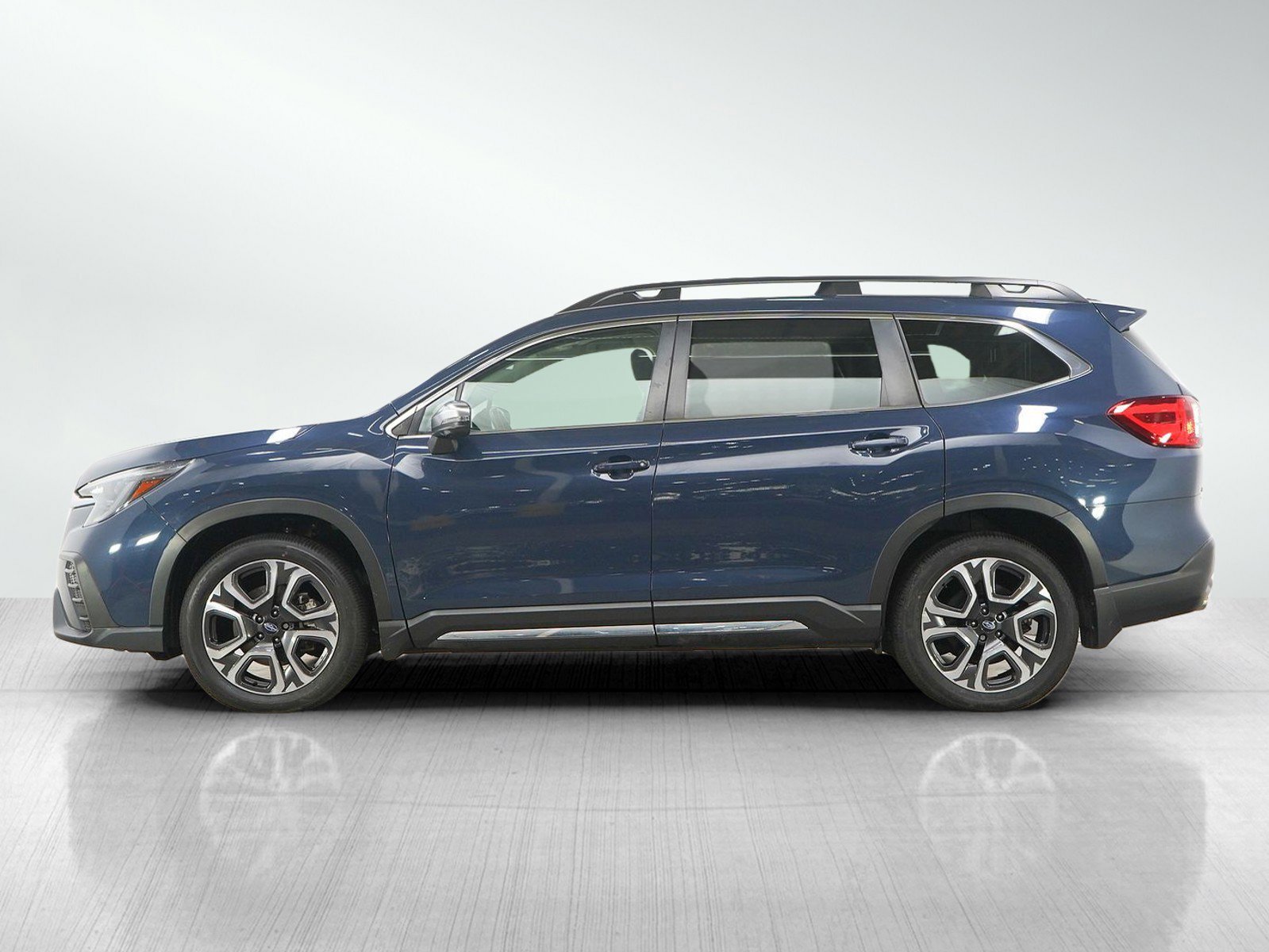 Used 2023 Subaru Ascent Limited with VIN 4S4WMAUD2P3426925 for sale in Burnsville, Minnesota