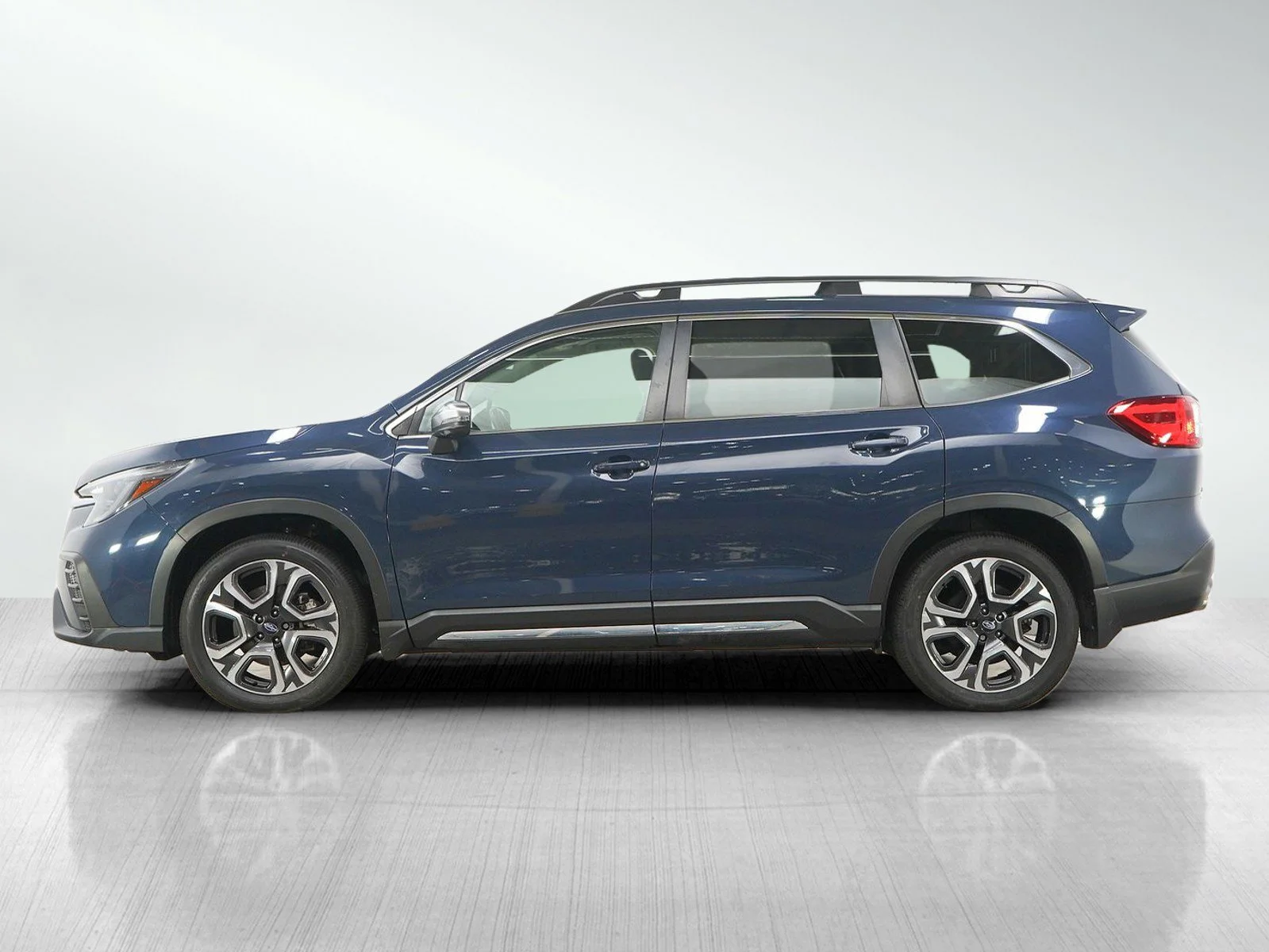 Used 2023 Subaru Ascent Limited with VIN 4S4WMAUD2P3426925 for sale in Burnsville, Minnesota