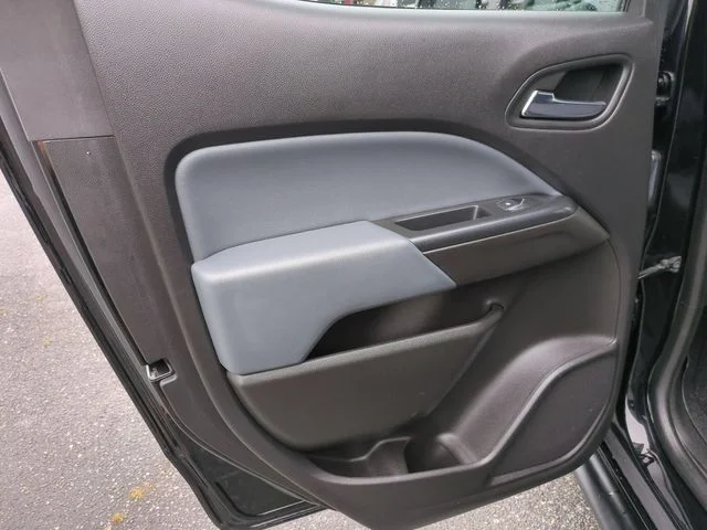 Used 2018 Black Chevrolet Z71 image 26