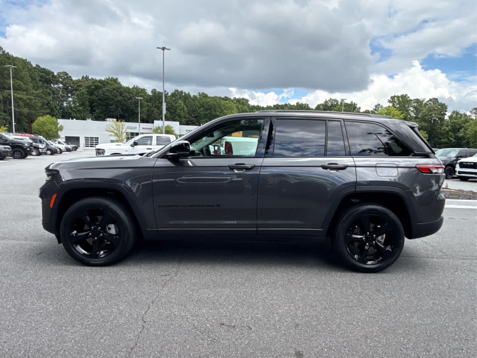 Used 2023 Baltic Gray Metallic Clearcoat Jeep Limited image 2