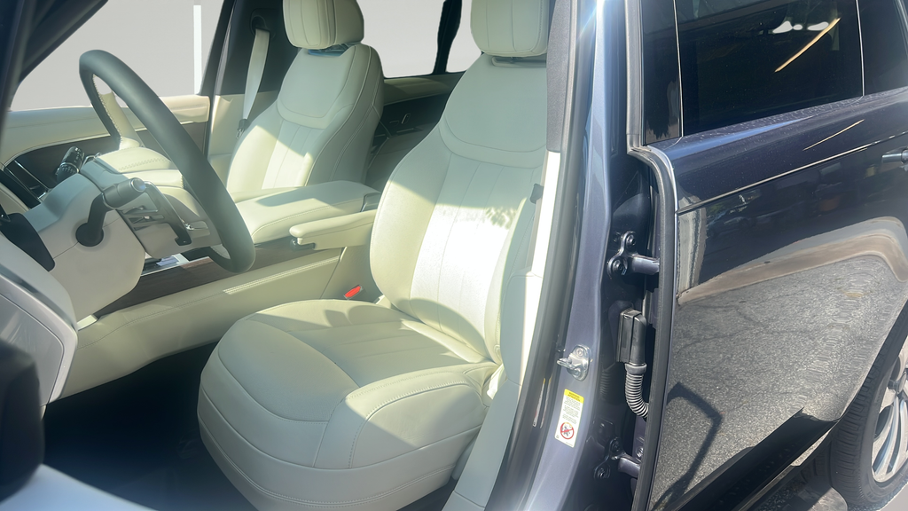 2026 Land Rover Range Rover SE - Photo 13