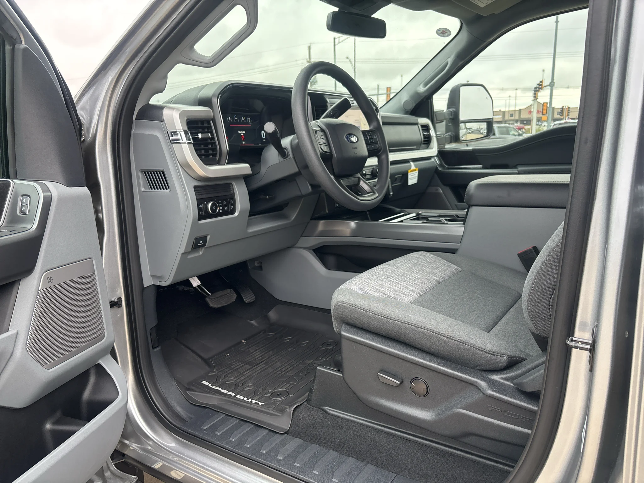 New 2027 Iconic Silver Metallic Ford F-250® XLT image 19