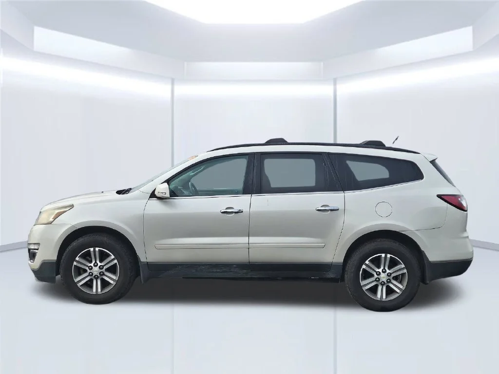Used 2015 White Diamond Clearcoat Chevrolet 2LT image 5