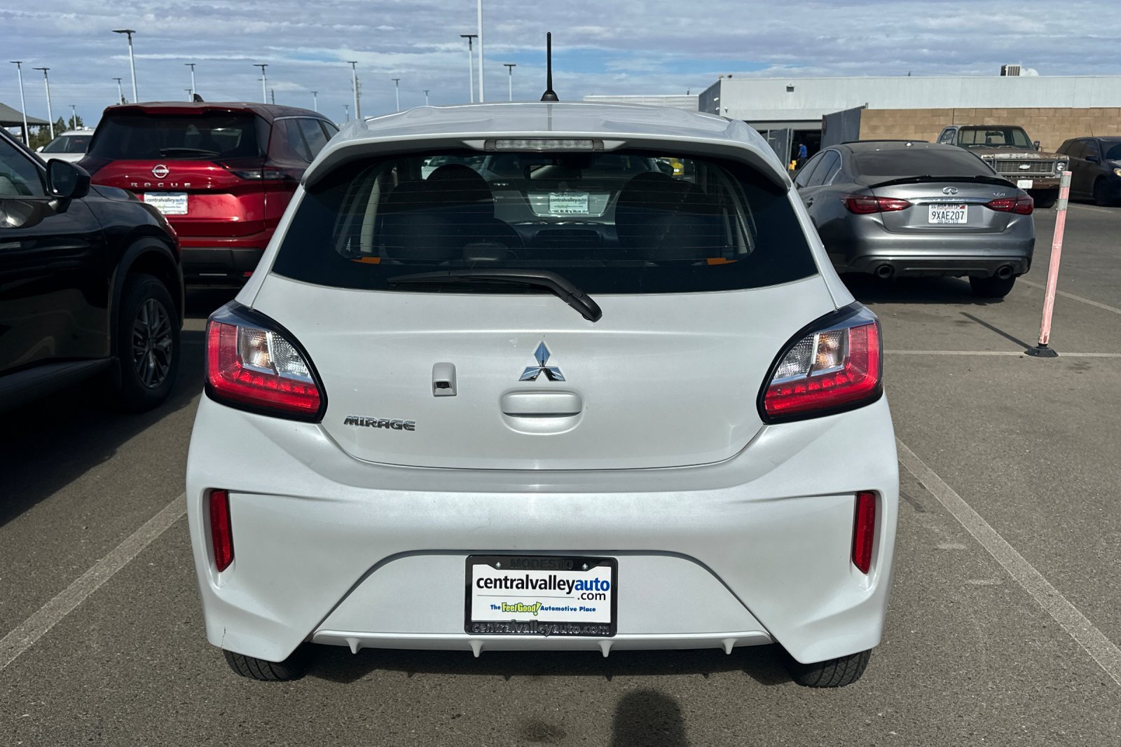 Used 2024 White Mitsubishi  image 6