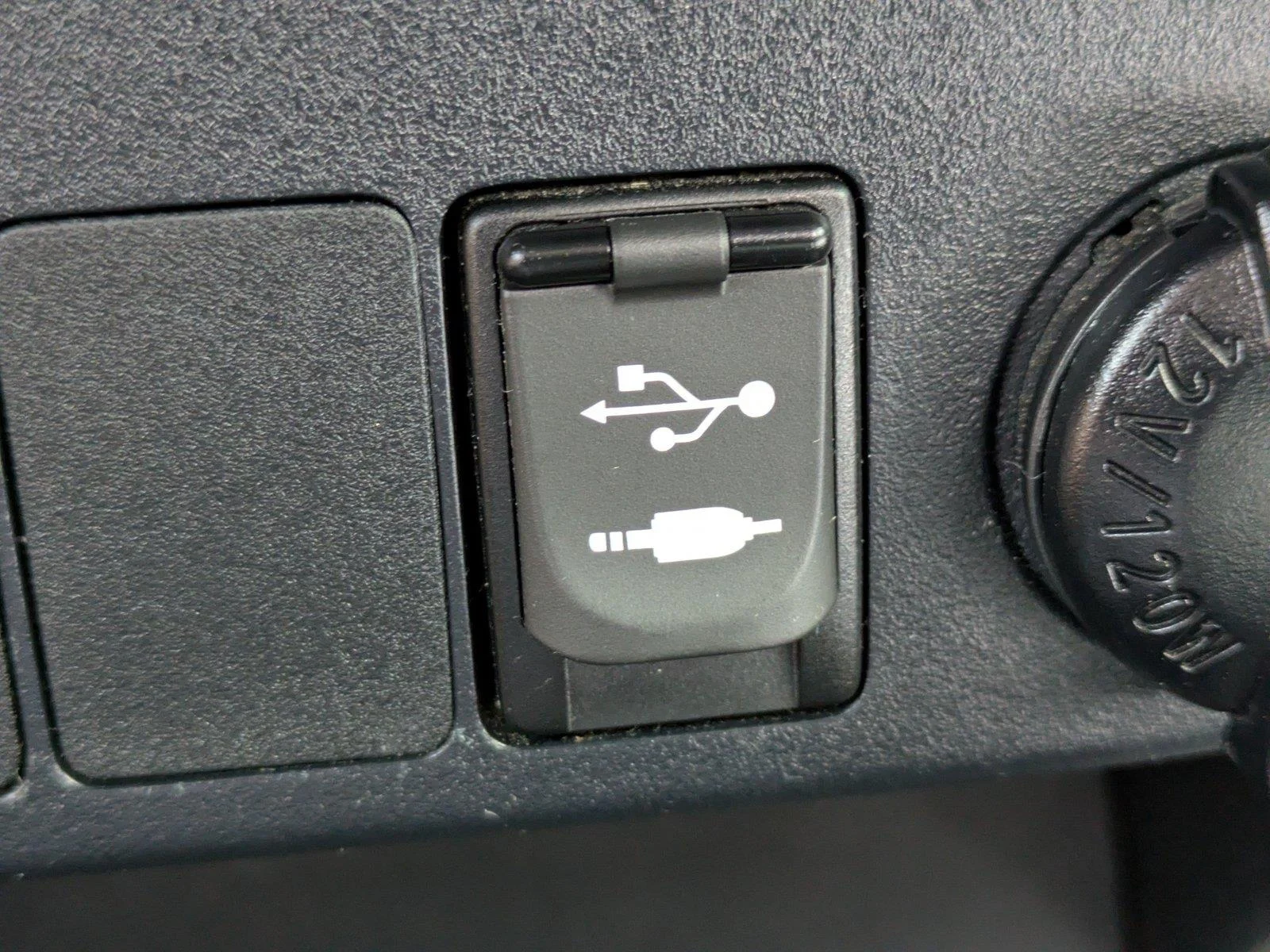 Used 2018 Magnetic Gray Metallic Toyota XLE image 22