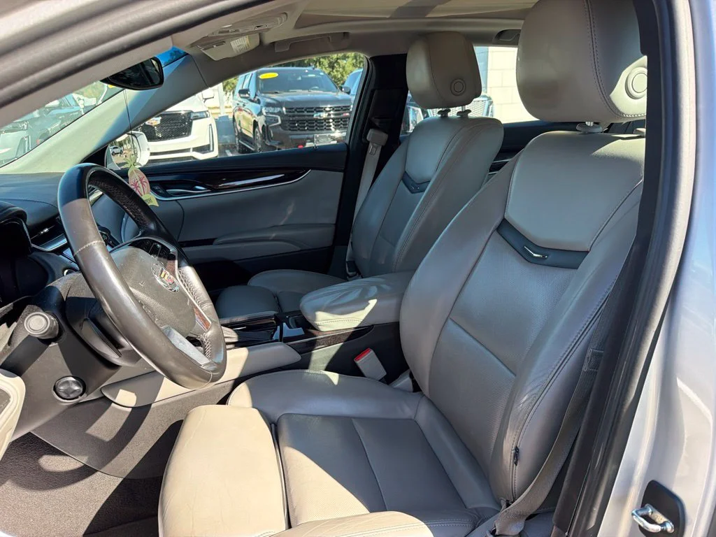 Used 2013 Radiant Silver Metallic Cadillac Luxury image 13