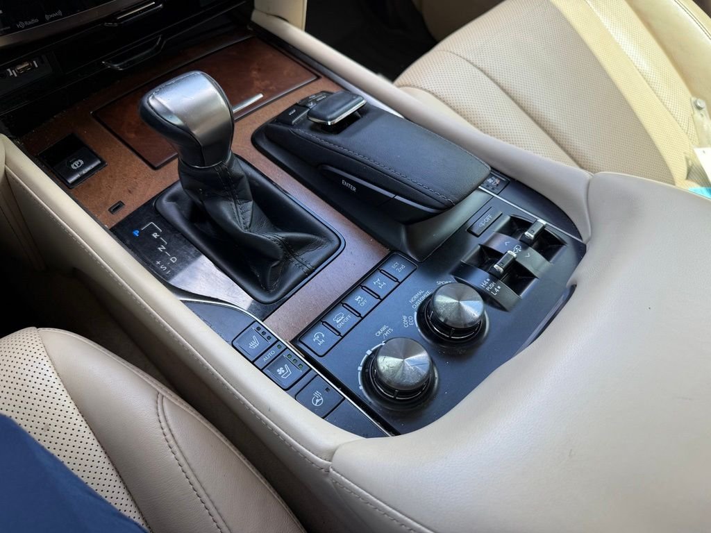 Used 2017  Lexus 570 image 16