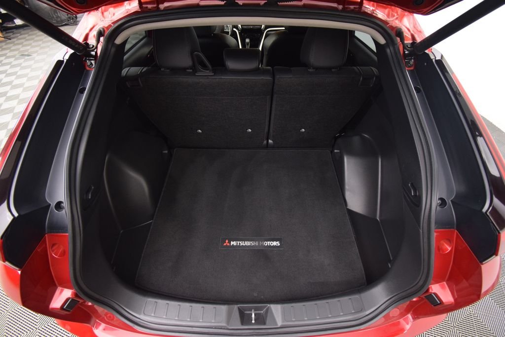 Used 2025 Red Mitsubishi SE image 26