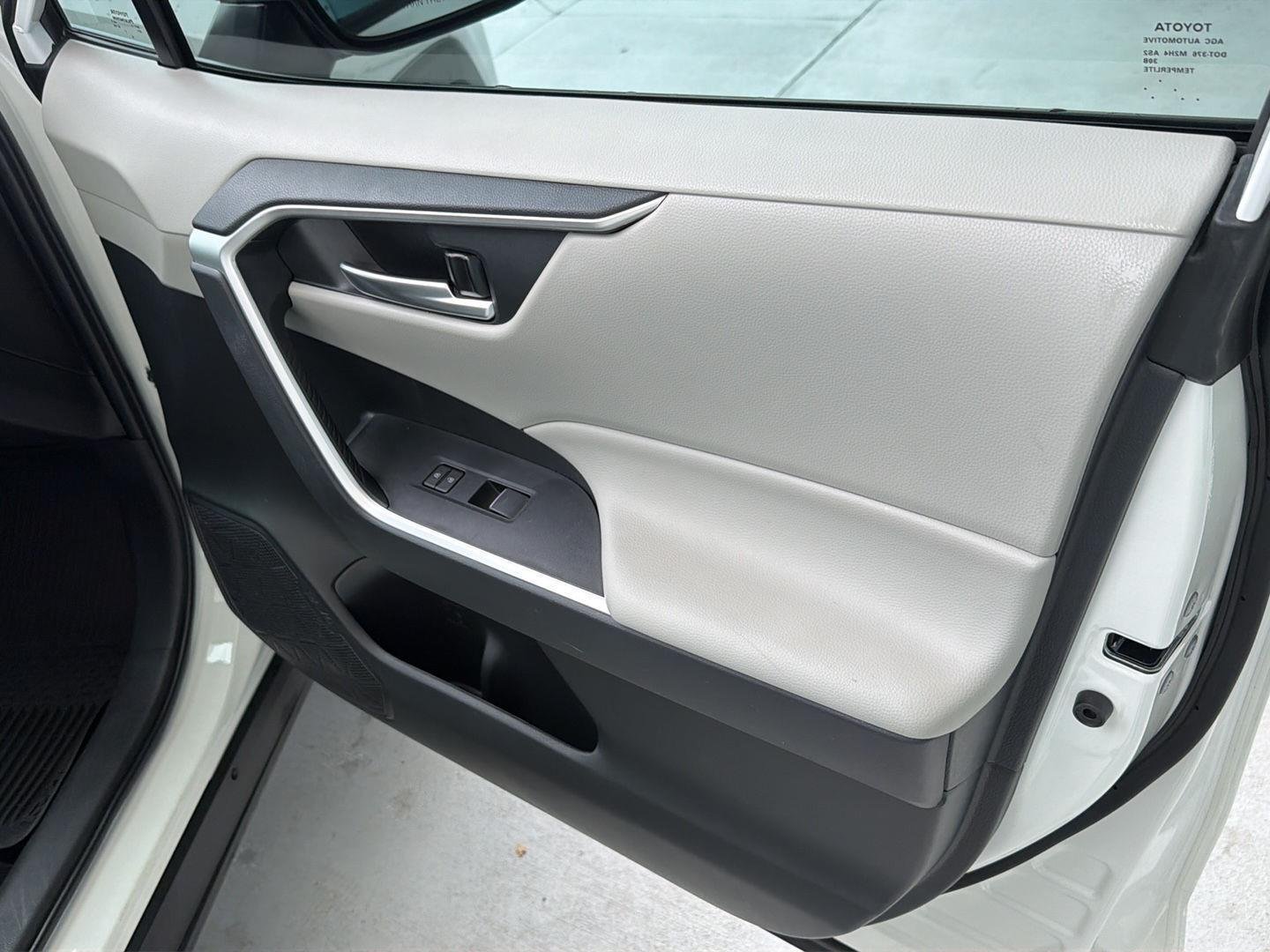 Used 2024 Ice Cap Toyota XLE image 14