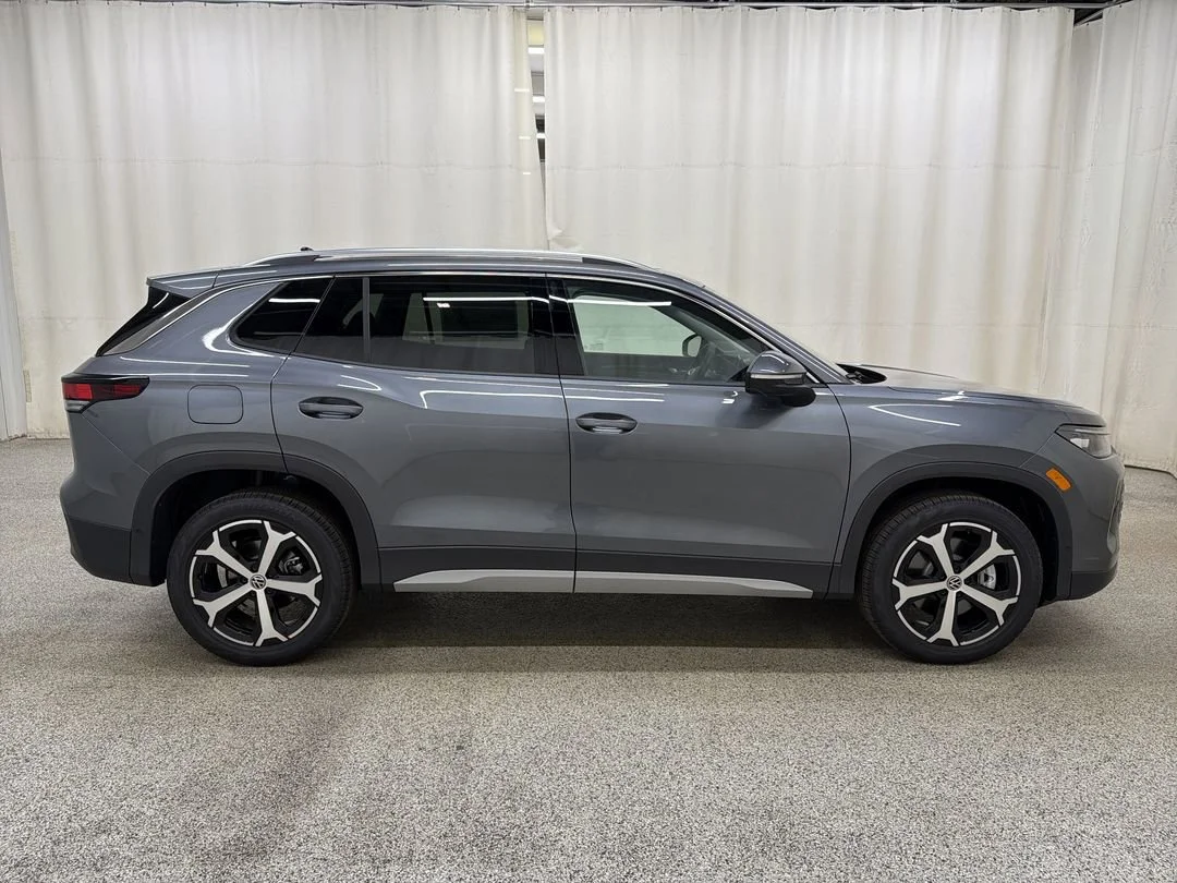 New 2026 Platinum Gray Metallic Volkswagen SE image 5