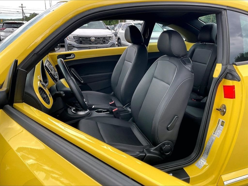 Used 2012 Saturn Yellow Volkswagen 2.5L image 9