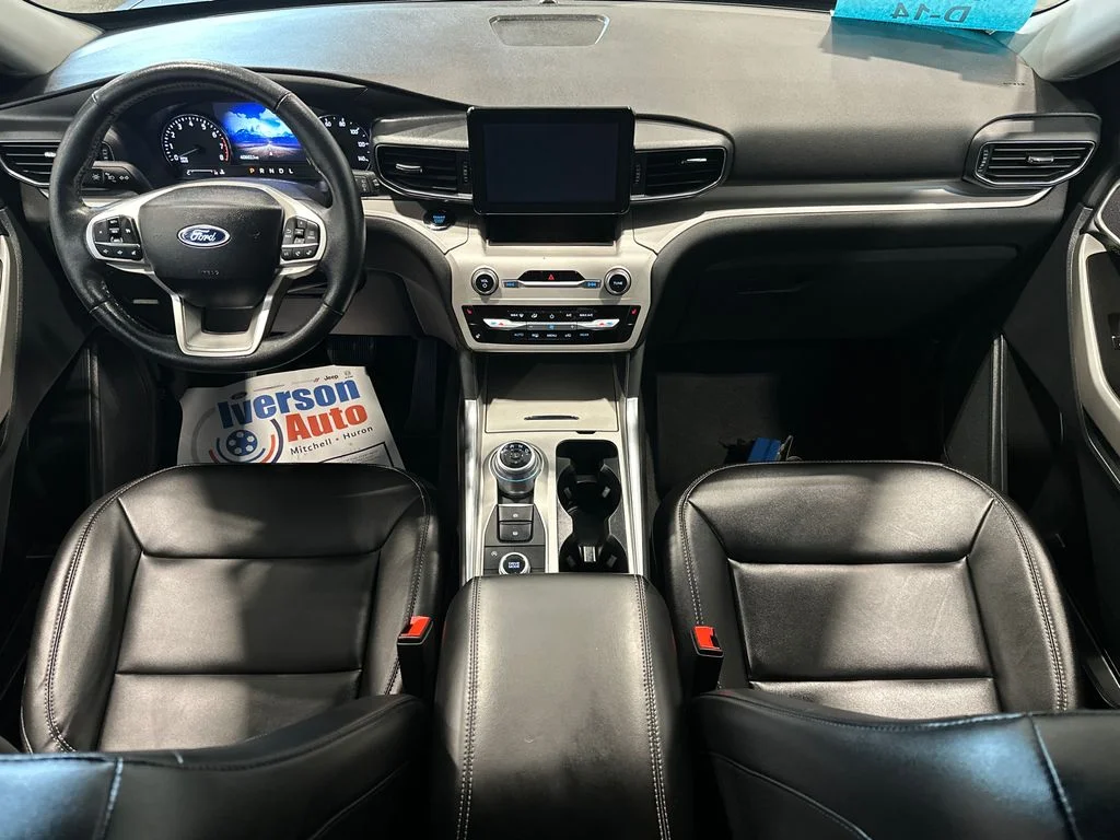 Used 2024 Silver Ford XLT image 26