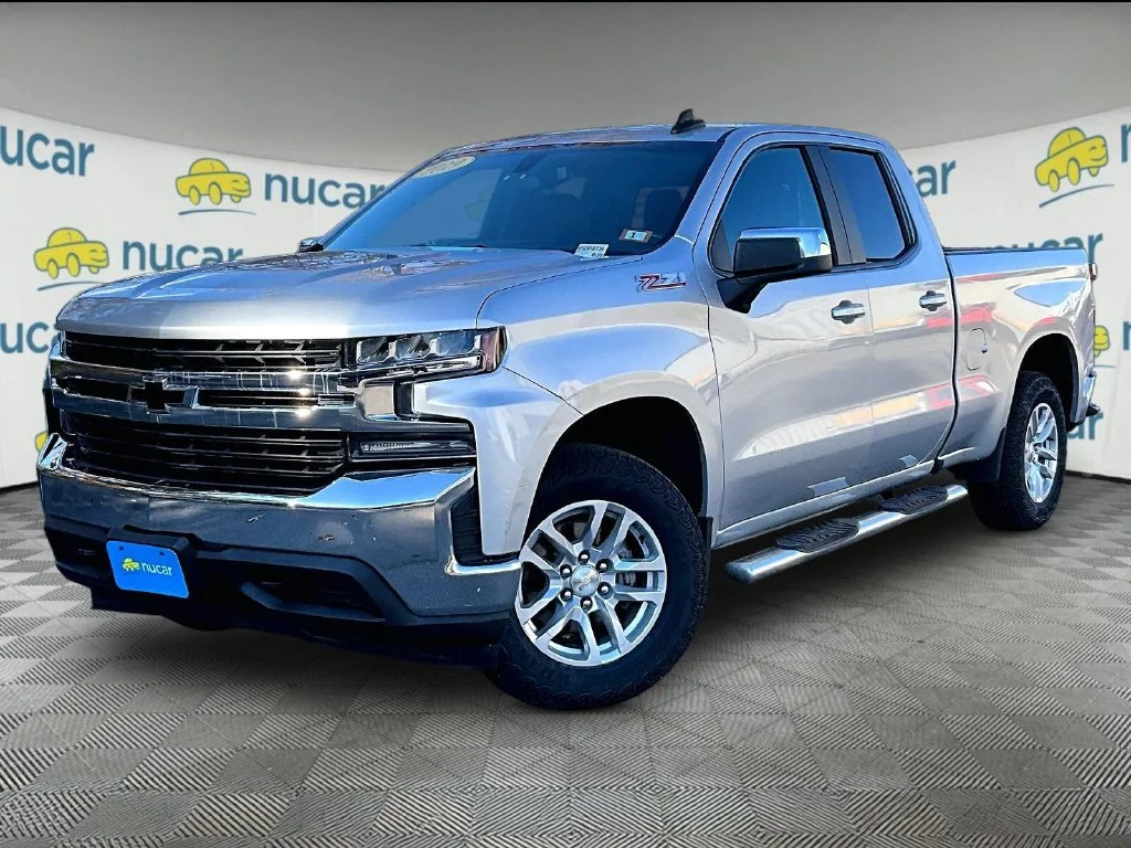 Used 2019 Silver Ice Metallic Chevrolet LT image 3