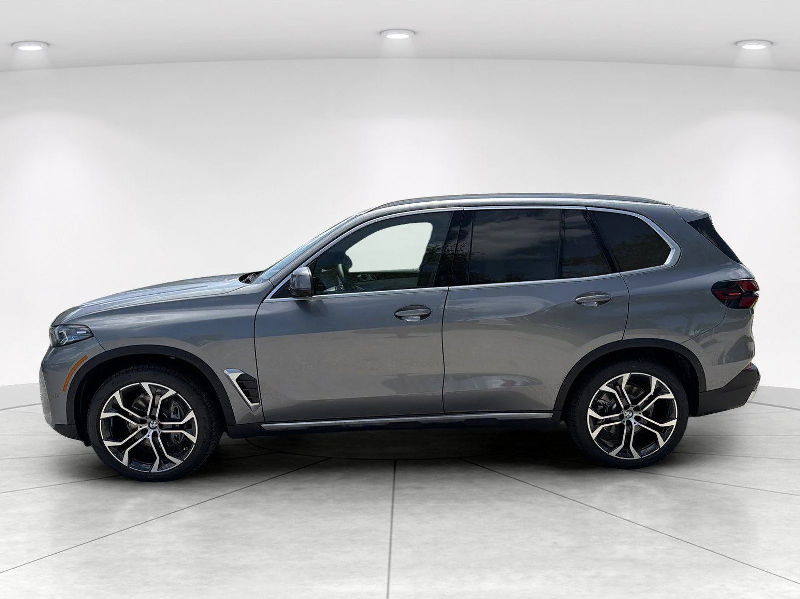 New 2026 Skyscraper Grey Metallic BMW xDrive40i image 7