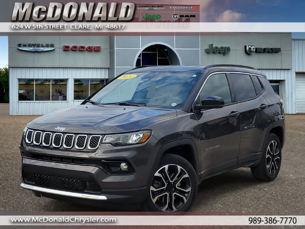Used 2024  Jeep Limited image 1