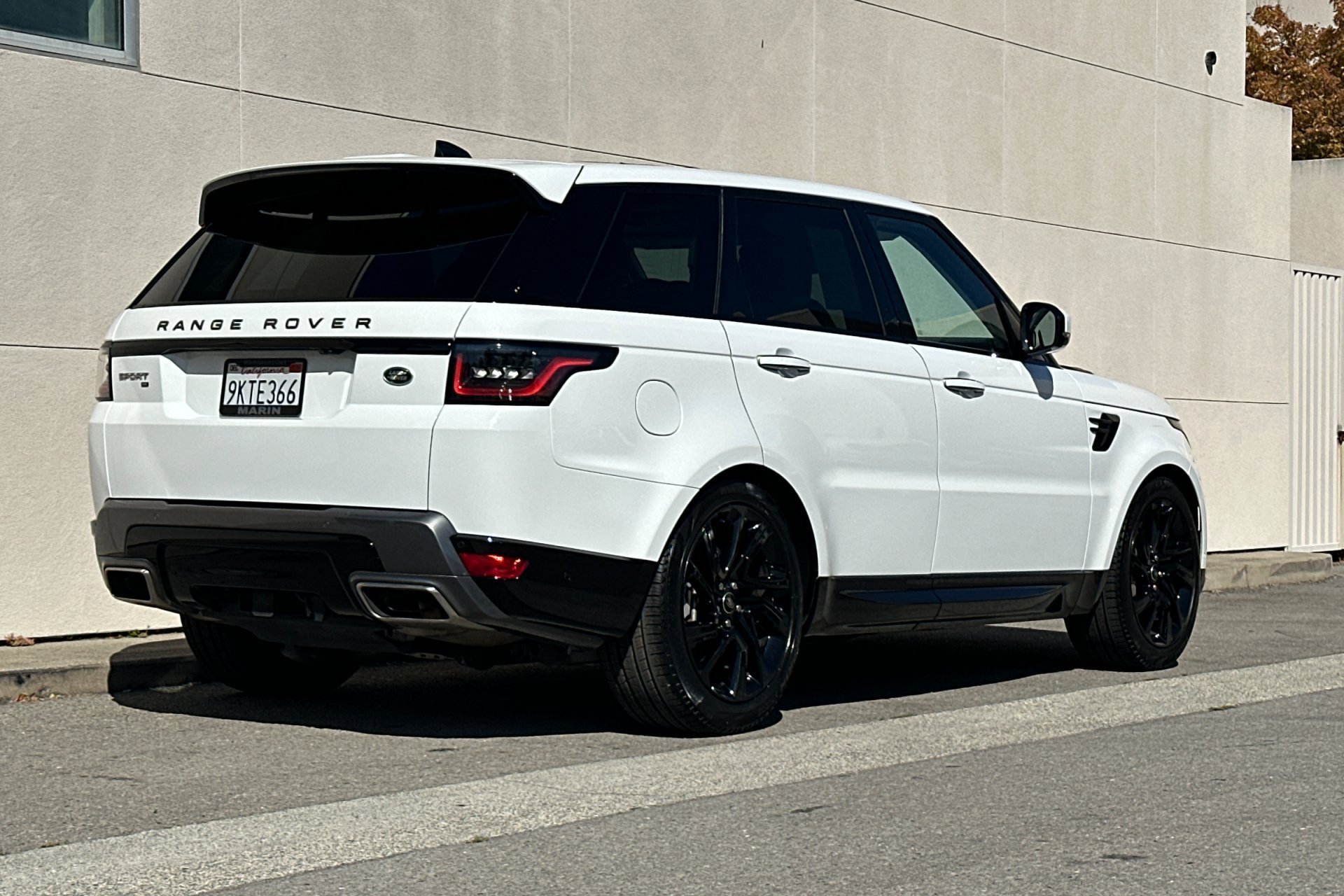 Used 2022 Fuji White Land Rover HSE Silver Edition image 2