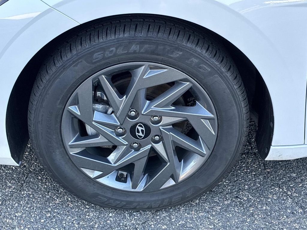 Used 2024 White Hyundai SEL image 17