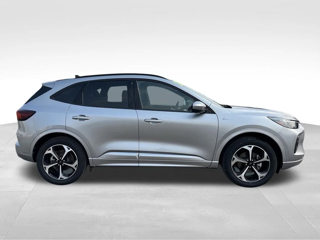 Used 2024 Silver Ford ST-Line Elite image 4