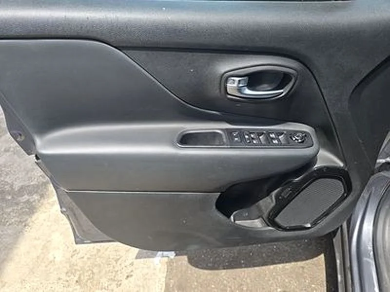 Used 2022 Gray Jeep Altitude image 9