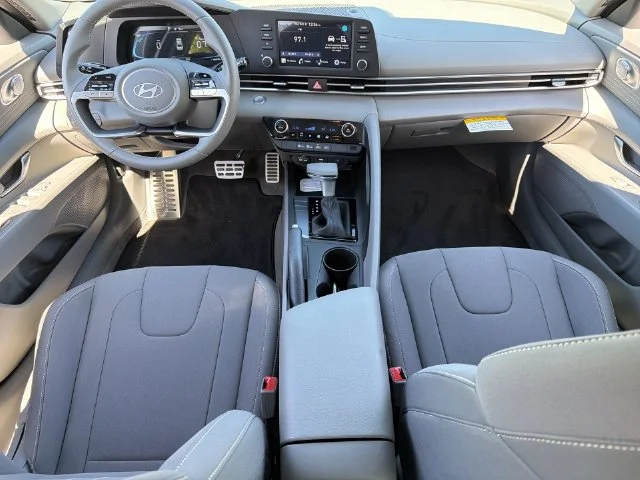 Used 2026 White Hyundai SEL Sport image 17
