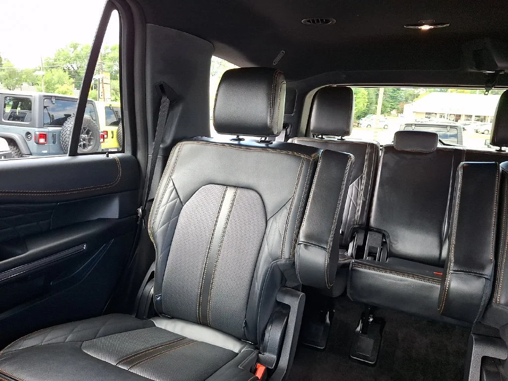 Used 2022 Star White Metallic Tri-Coat Ford Platinum image 19