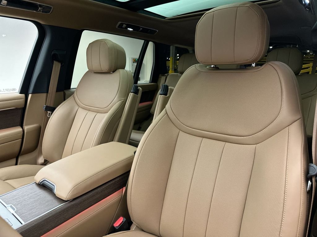 New 2026 Belgravia Green Land Rover SE image 10