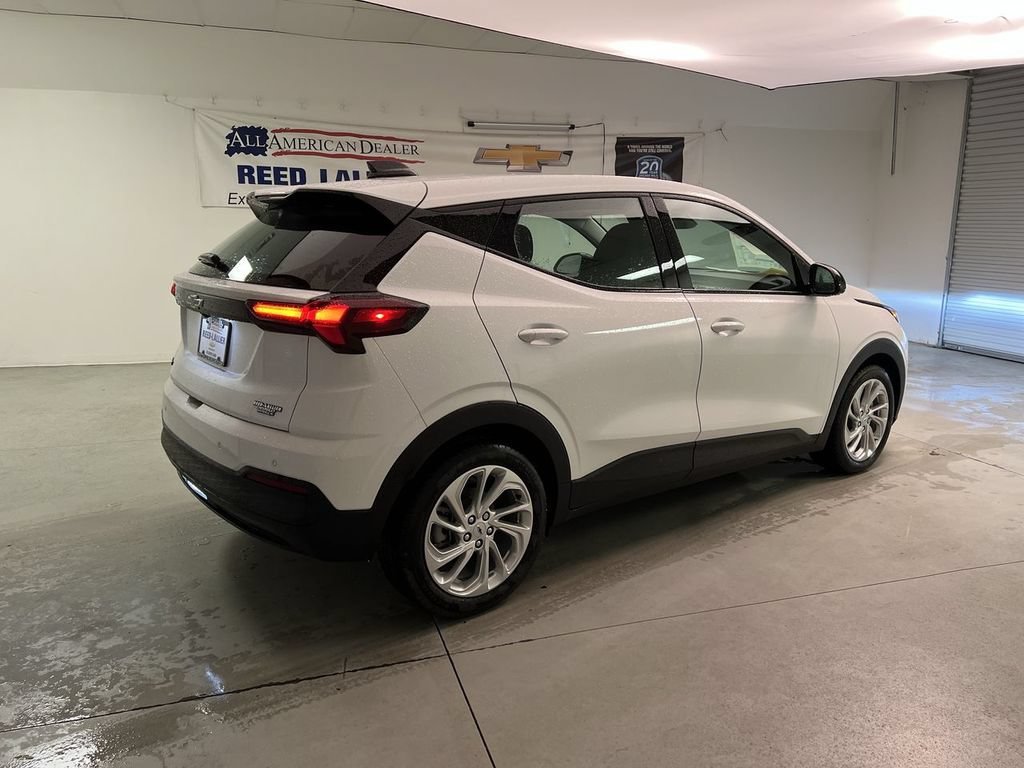 2027 Chevrolet Bolt LT - Photo 8