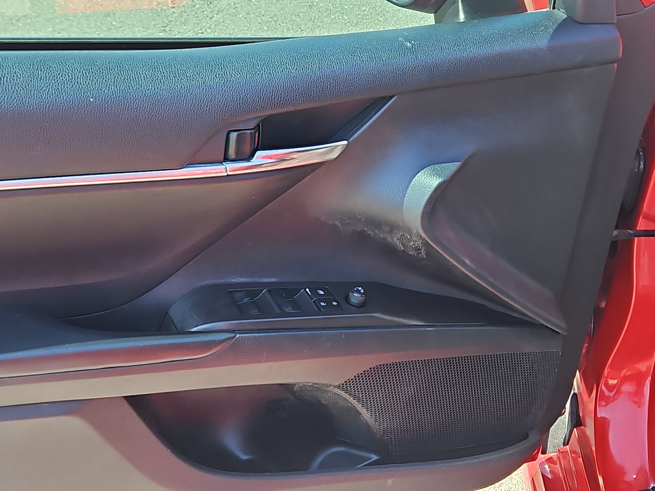Used 2022 SUPERSONIC RED Toyota SE image 18