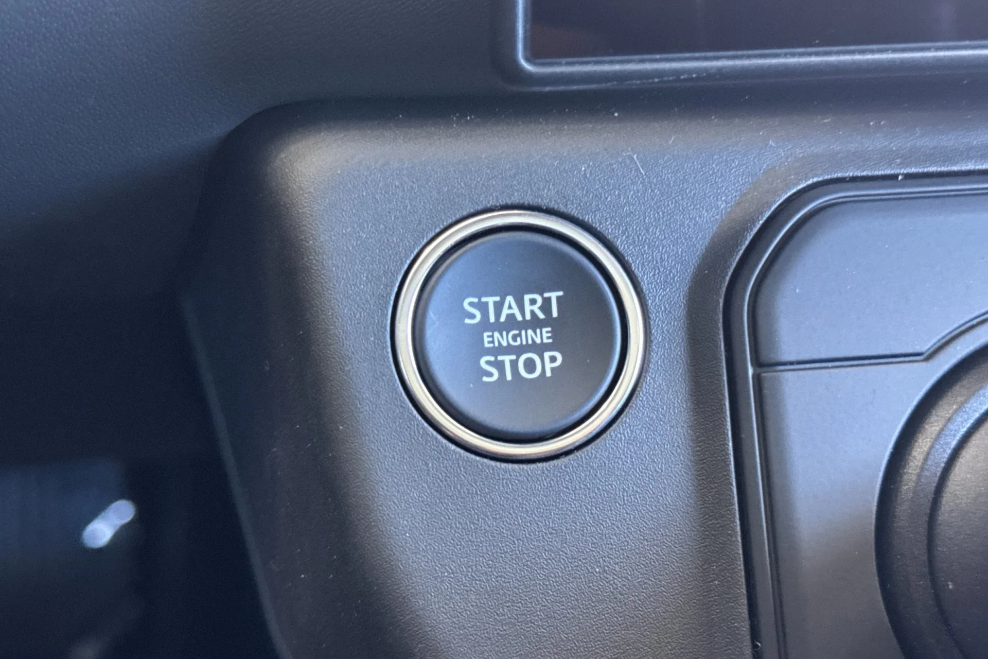New 2026 TASMAN BLUE Land Rover X-Dynamic SE image 25