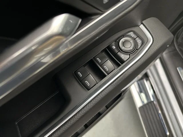 Used 2025 Silver GMC Denali image 17