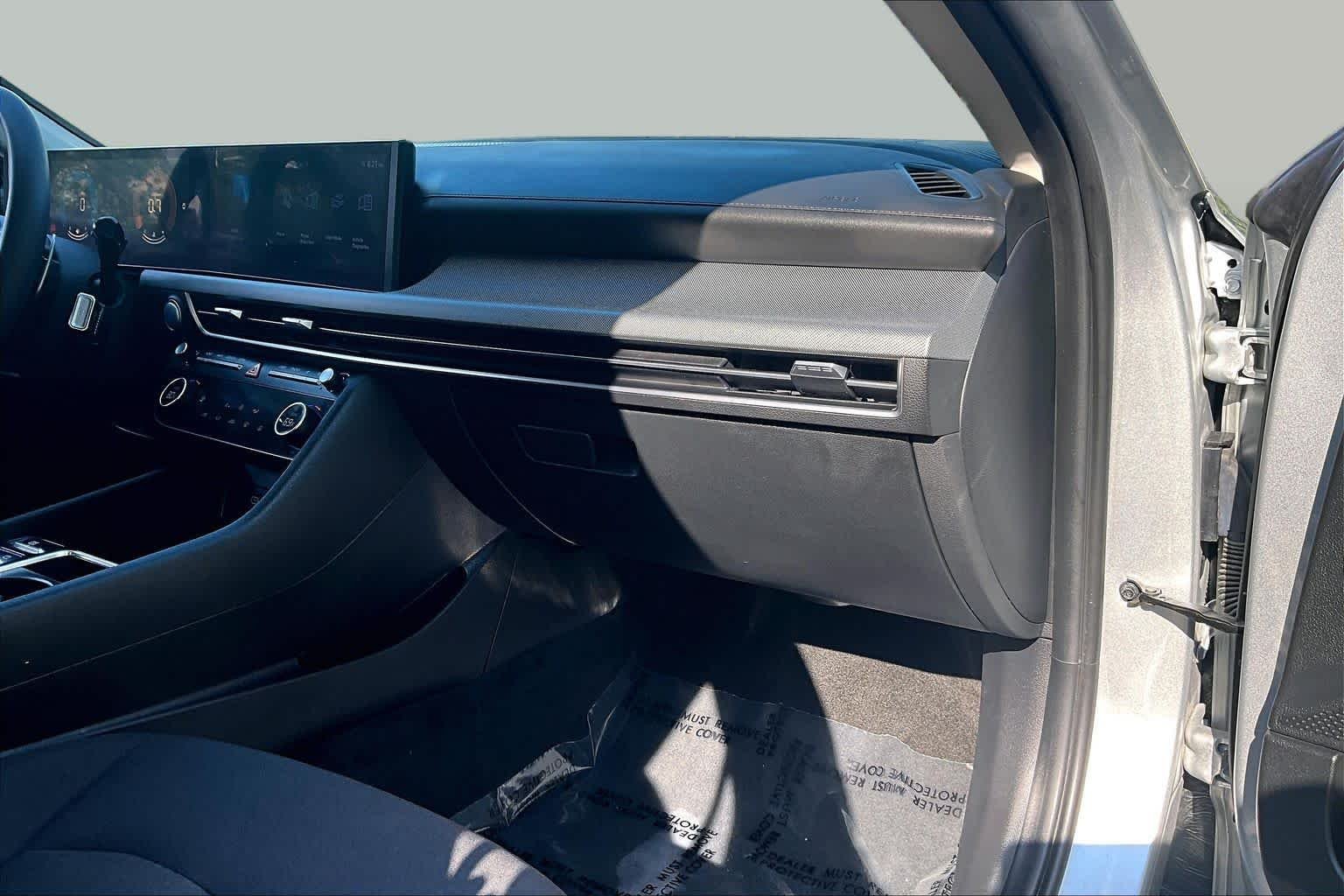 Used 2025 Aero Silver Hyundai SEL image 19