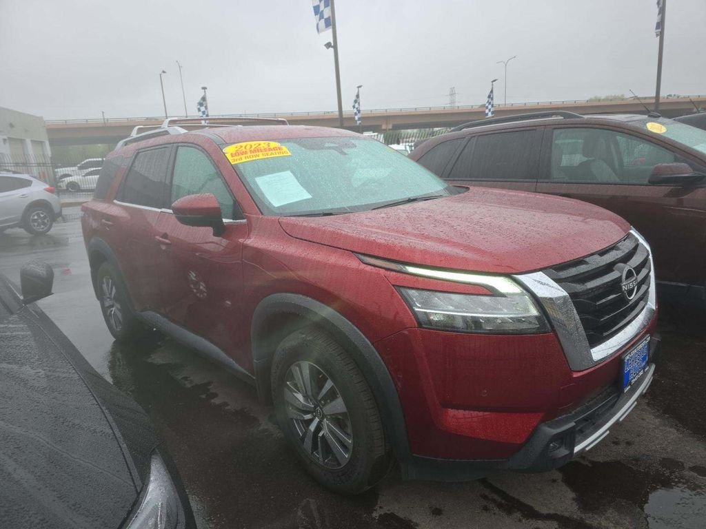 2023 Nissan Pathfinder SL 4WD's photo