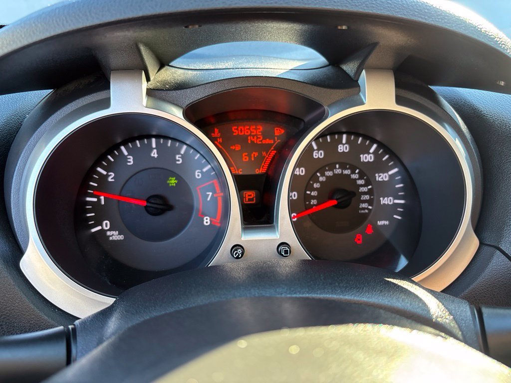 Used 2014 White Nissan S image 13