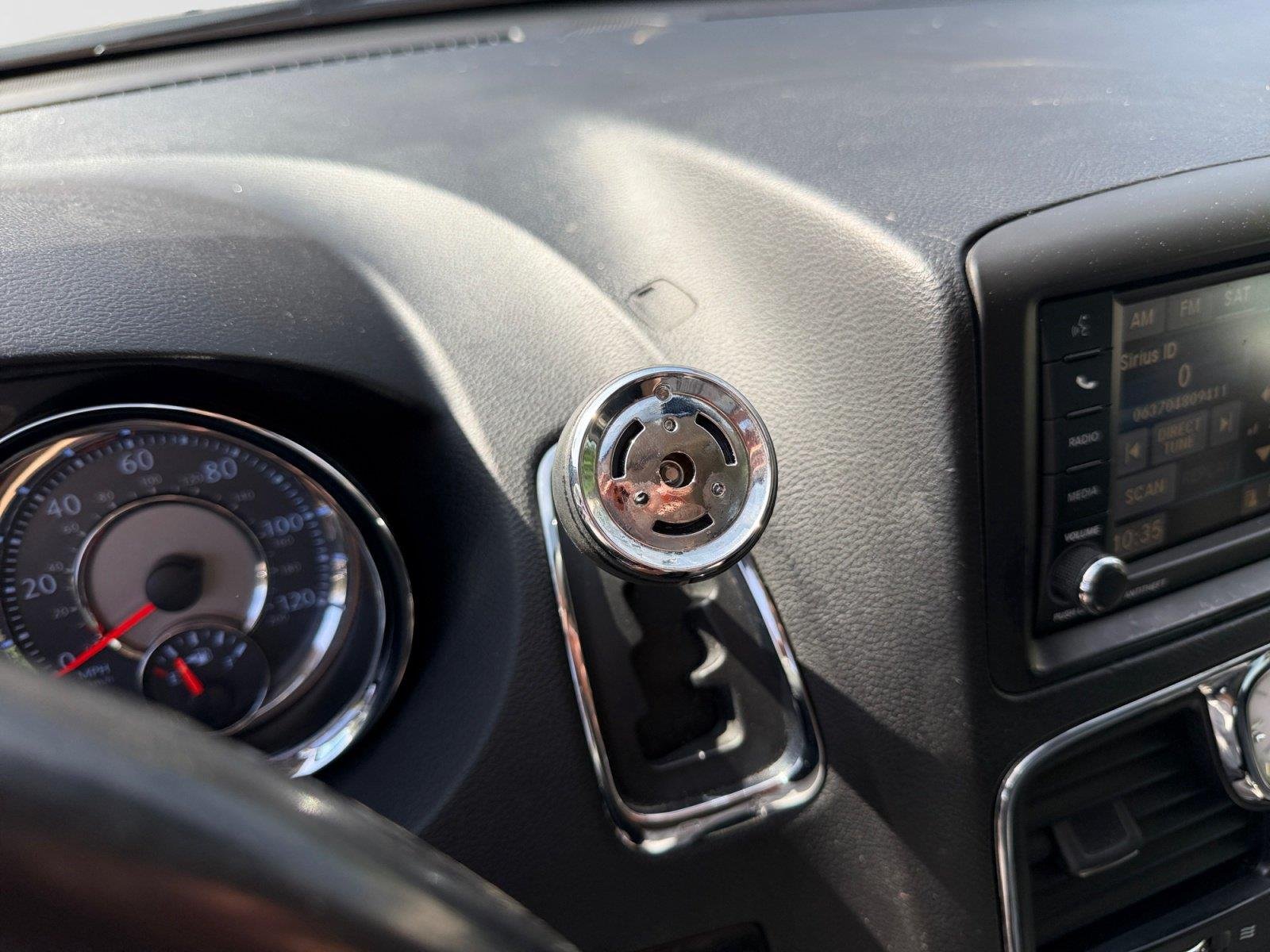 Used 2015 True Blue Pearlcoat Chrysler Touring image 4