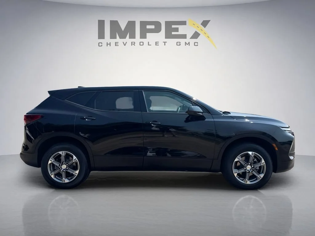 Used 2023 Black Chevrolet 2LT image 6