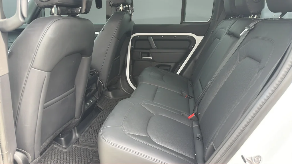 Used 2025 White Land Rover S image 18