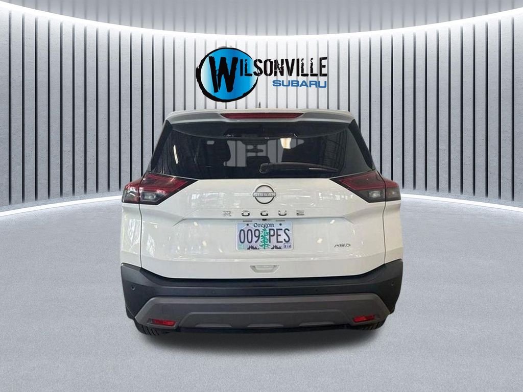 Used 2022 White Nissan S image 5