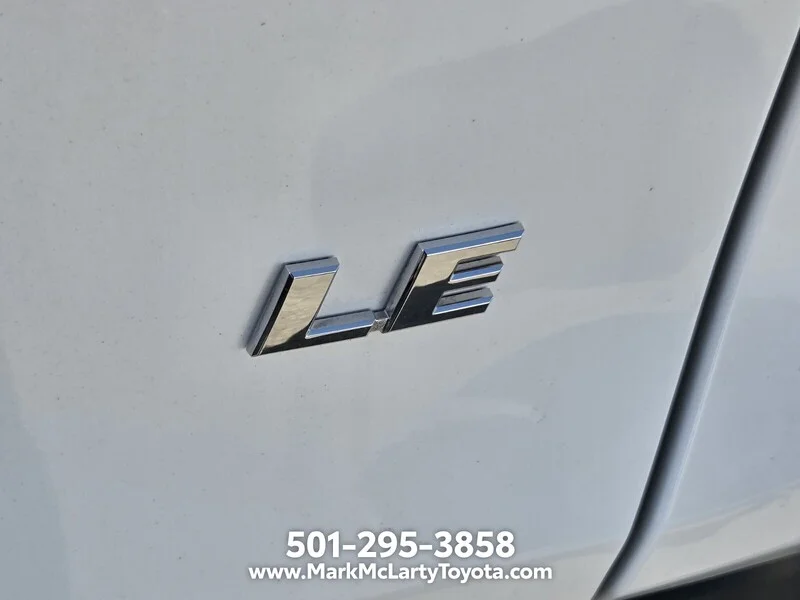 Used 2022 White TOYOTA LE image 10