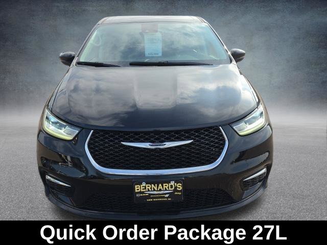 Used 2024 Black Chrysler Touring L image 3
