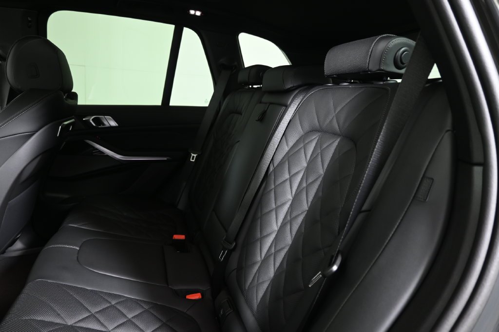 Used 2026 Gray Metallic BMW xDrive40i image 4
