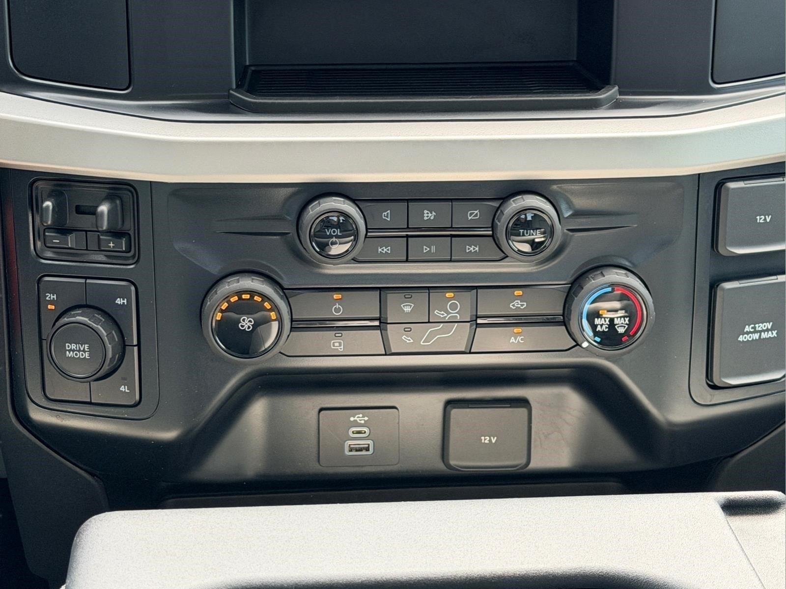 Used 2024 Oxford White Ford XL image 19