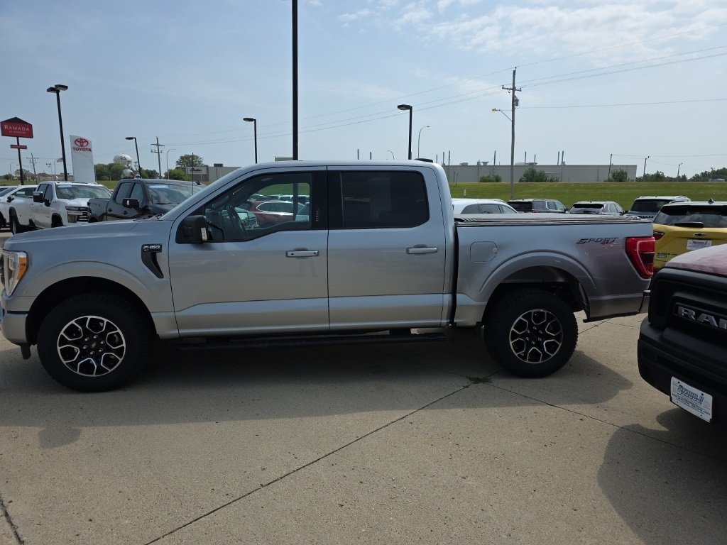 2022 Ford F-150 XLT photo 2