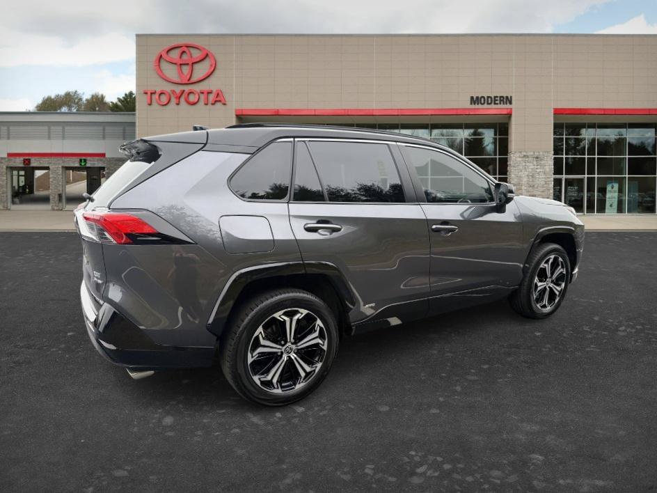 Used 2025 Magnetic Gray Metallic/Midnight Black Metallic Toyota XSE image 5