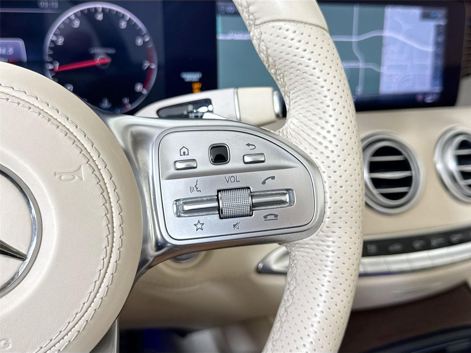 Used 2019 designo Cashmere White Magno (Matte Finish) Mercedes-Benz S 560 Cabriolet | AMG® Line | Premium Pkg | Driver Assist Pkg image 24