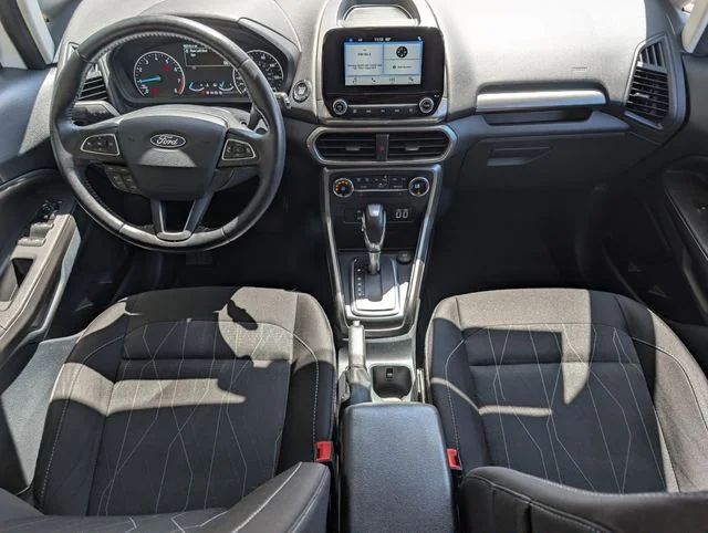 Used 2018 White Platinum Clearcoat Metallic Ford SE image 12